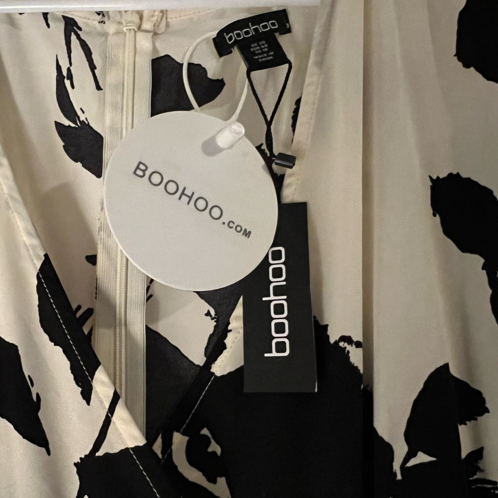Beautiful dress brand new.